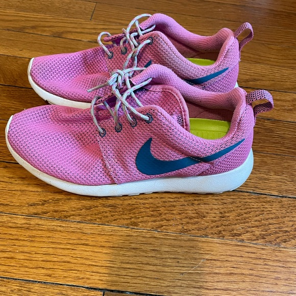 Nike women’s running shoes. - Picture 5 of 5